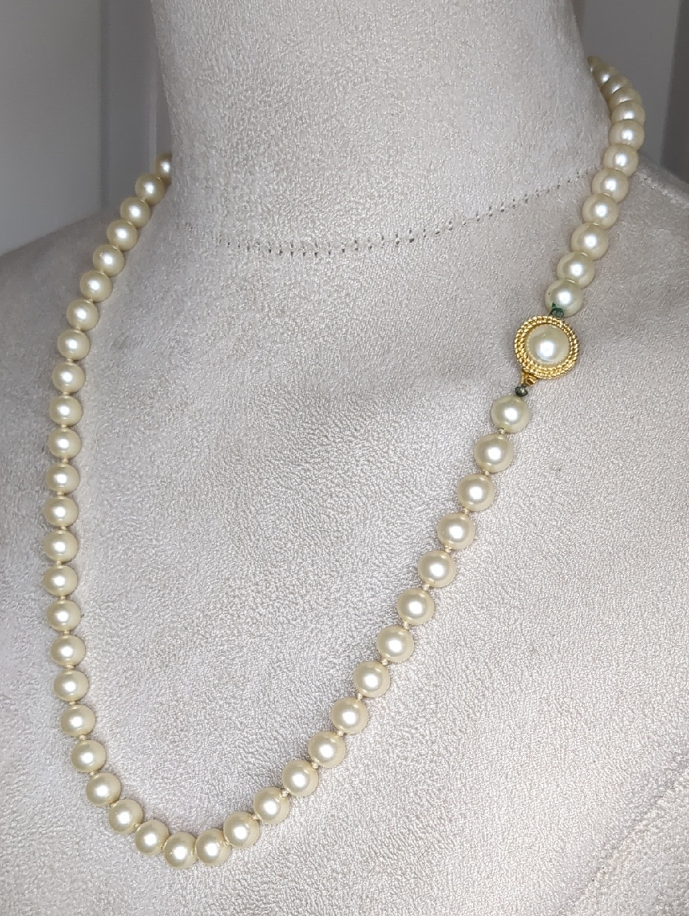 Vintage 50s Crown Trifari Gainsborough Pearl Necklace 24" Decorative Clasp